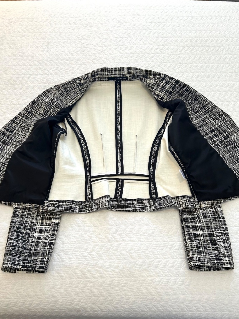 Like New Amanda+Chelsea Black and Off White Ponte Cropped Blazer Size 12 - Picture 8 of 15